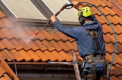 Démoussage et hydrofuge de toiture à Montérolier